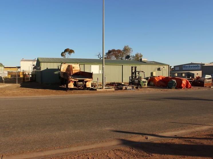 2 Gosse Street Roxby Downs SA 5725 - Image 2