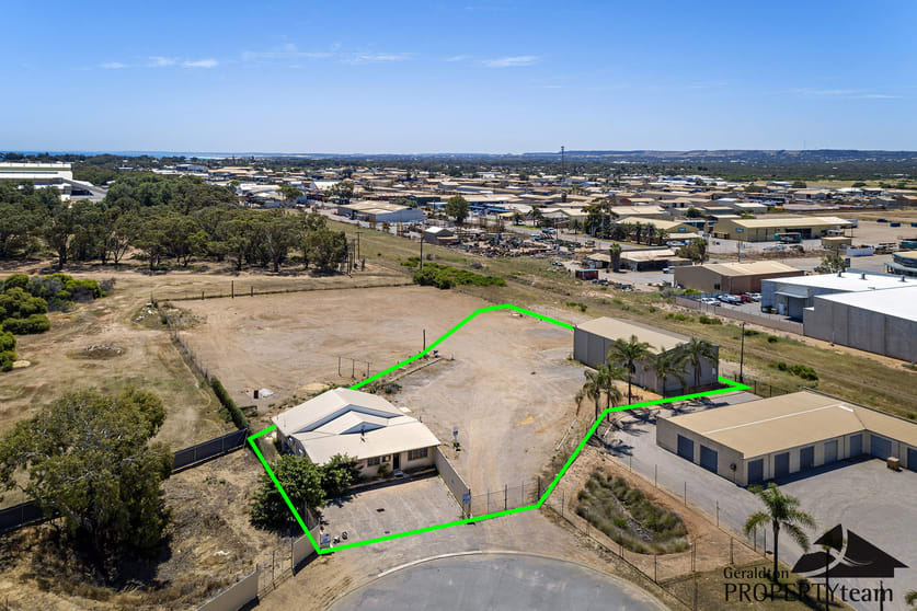 Click to view all images 12 Selby Place Webberton WA 6530 - Image 3