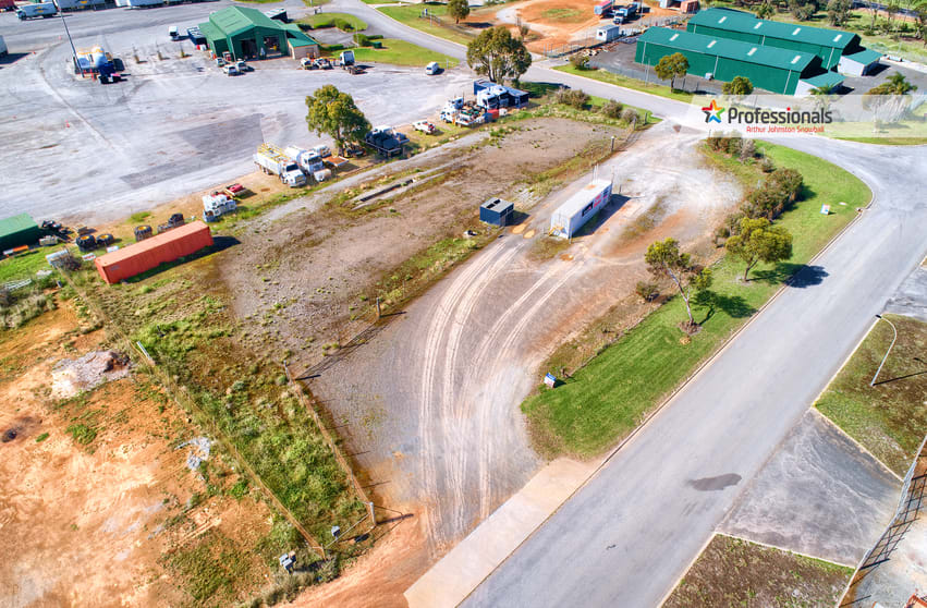Click to view all images 19 Pendeen Road Willyung WA 6330 - Image 3