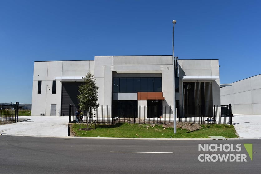 Click to view all images 8 Atlantic Drive Keysborough VIC 3173 - Image 1