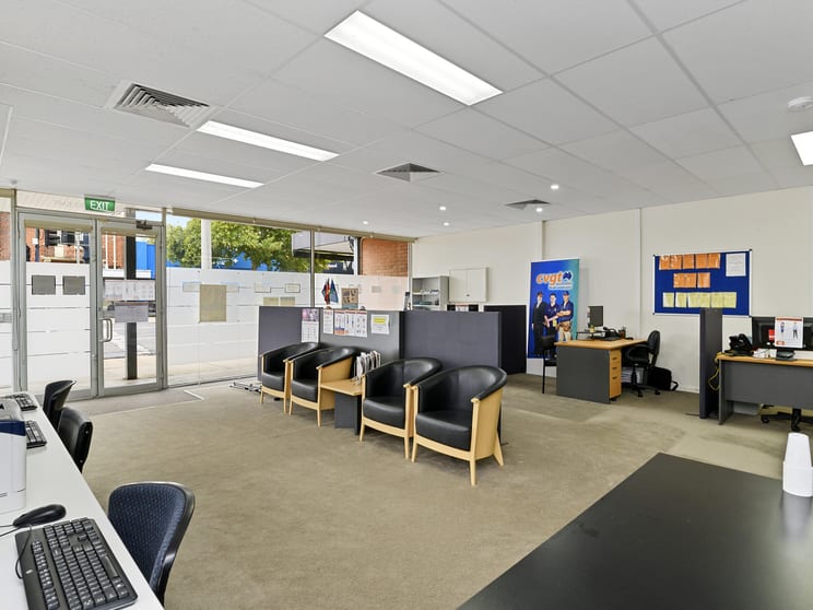 Click to view all images 26 Bridge Street East Benalla VIC 3672 - Image 3