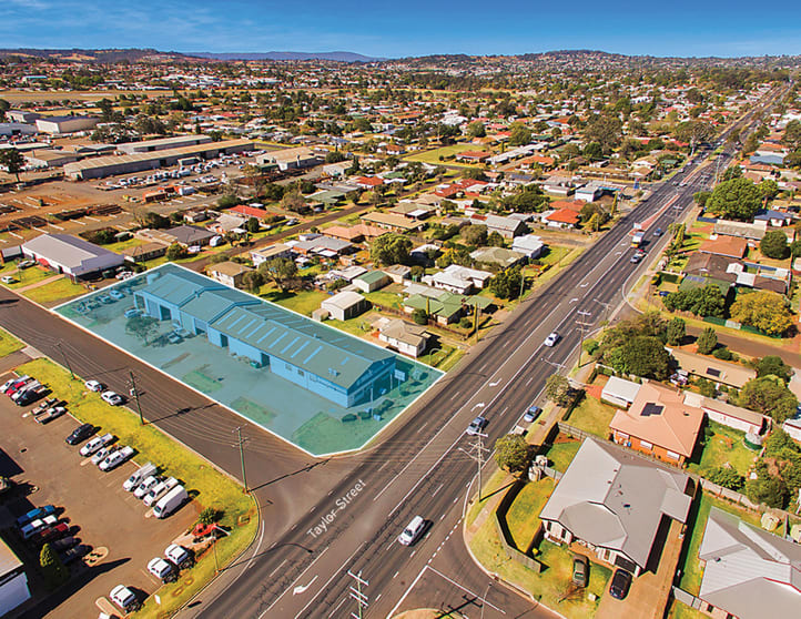 Click to view all images 303 Taylor Street Wilsonton QLD 4350 - Image 2