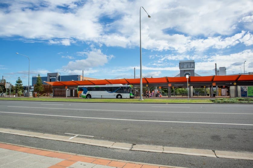 Click to view all images 3/2633 Gold Coast Highway Broadbeach QLD 4218 - Image 2