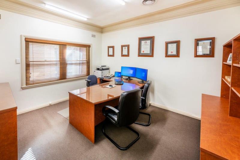 Click to view all images 16 Sale Street Orange NSW 2800 - Image 3