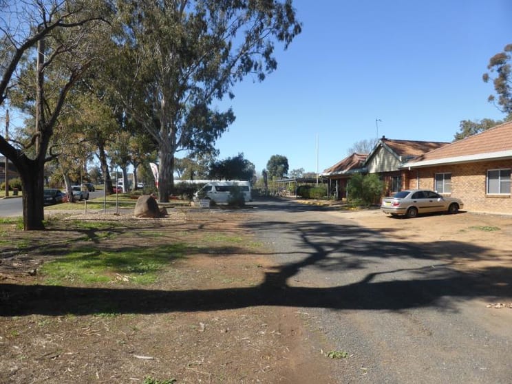 Click to view all images 2 Monash Street, Mitchell Hwy Dubbo NSW 2830 - Image 2