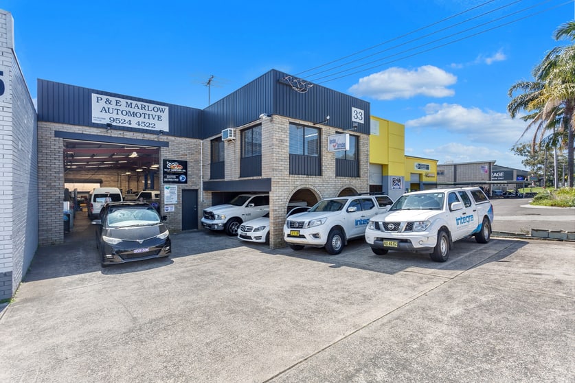 Click to view all images 33 Parraweena Road Caringbah NSW 2229 - Image 1