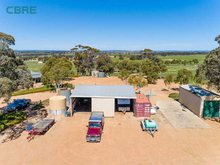 Click to view all images 3729 Westdale Road Beverley WA 6304 - Image 2