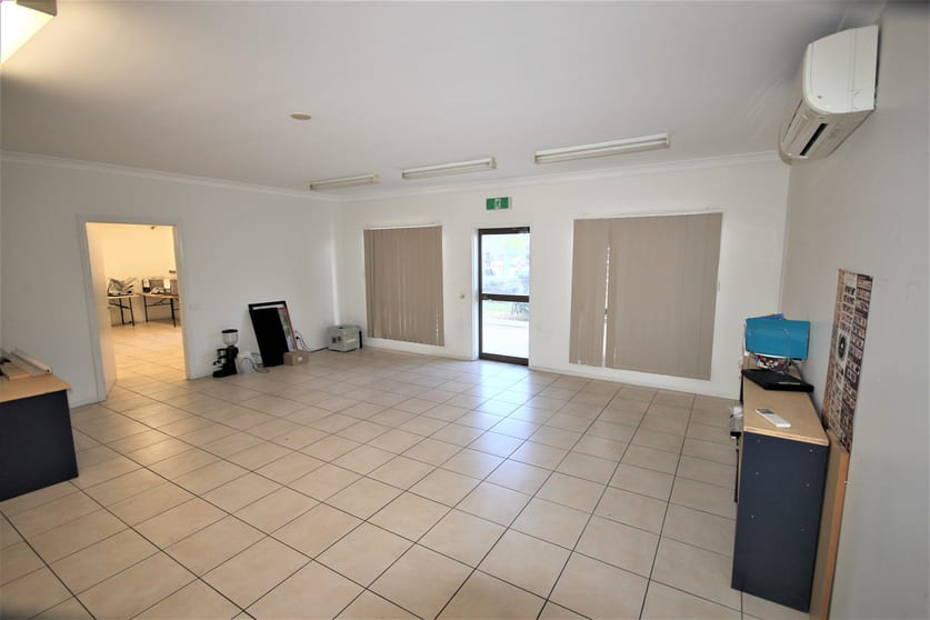 Click to view all images 64-66 Crocodile Crescent Mount St John QLD 4818 - Image 3