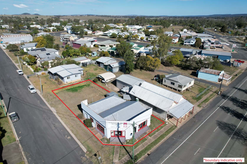 Click to view all images 26 Lister Street Monto QLD 4630 - Image 1