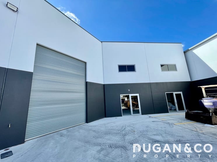 Click to view all images Unit 5/220 New Cleveland Road Tingalpa QLD 4173 - Image 1