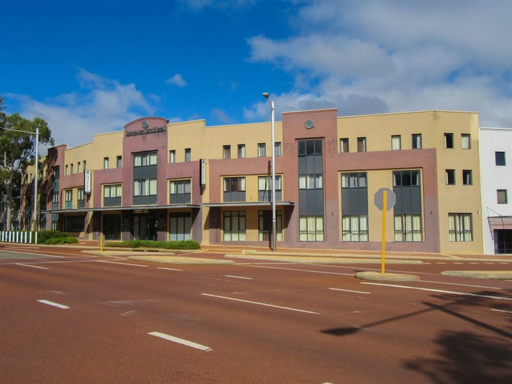 Click to view all images 18 Grand Boulevard Joondalup WA 6027 - Image 3