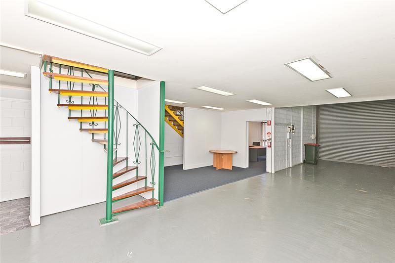 Click to view all images 4/78 Logan Road Woolloongabba QLD 4102 - Image 2