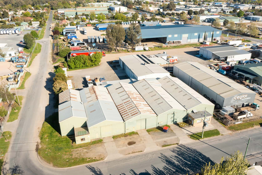 Click to view all images 448 Panmure Street South Albury NSW 2640 - Image 2