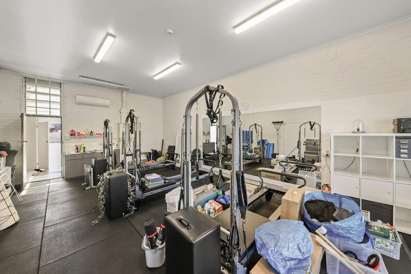 Click to view all images 147 Como Parade East Parkdale VIC 3195 - Image 2