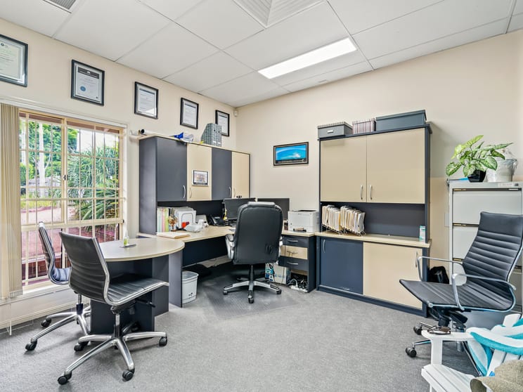 Click to view all images 2/45 Cinderella Drive Springwood QLD 4127 - Image 3