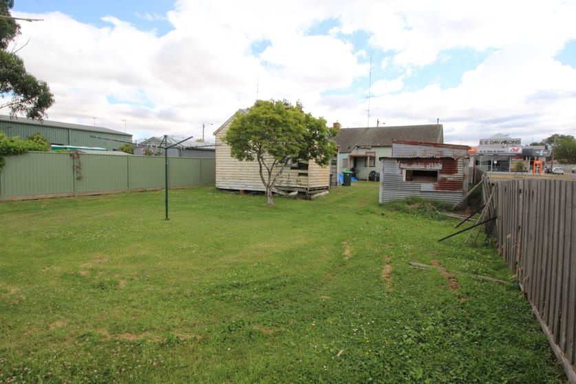 827 Howitt St Wendouree VIC 3355 - Image 3