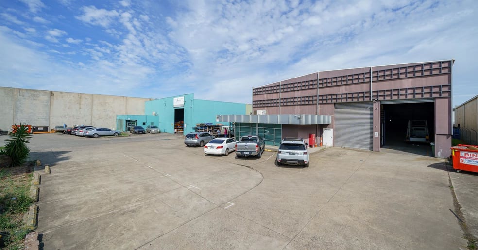 Click to view all images Unit 1/275-277 Rex Road Campbellfield VIC 3061 - Image 3