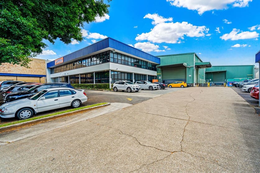 Click to view all images 6 Dividend Street Mansfield QLD 4122 - Image 2