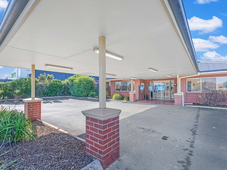 Click to view all images 112 Northern Highway Echuca VIC 3564 - Image 2