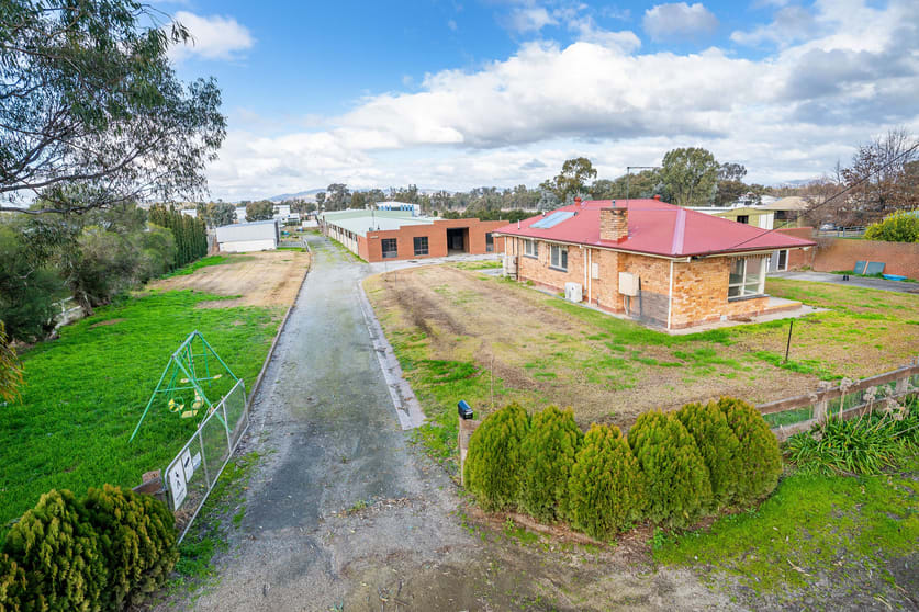 Click to view all images 46 Racecourse Road Thurgoona NSW 2640 - Image 2