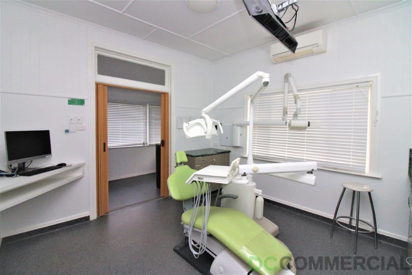 Click to view all images 165 Russell Street Newtown QLD 4350 - Image 3