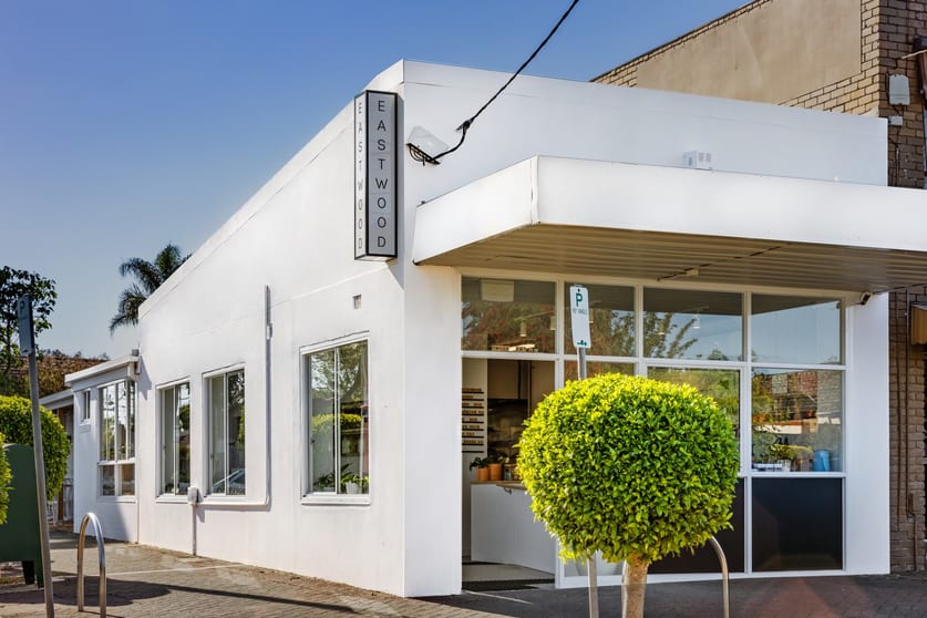Click to view all images 1 Robinlee Avenue Burwood East VIC 3151 - Image 1