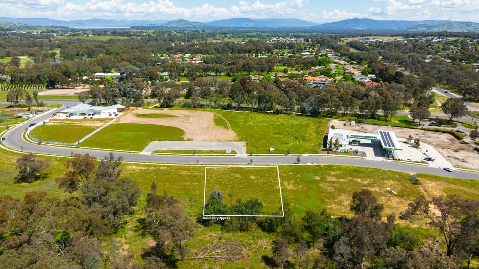 Click to view all images 19 Diamond Drive Thurgoona NSW 2640 - Image 2
