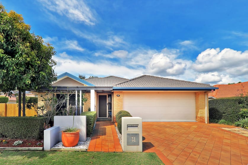 Click to view all images Ormiston QLD 4160 - Image 3