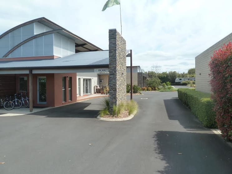 Click to view all images 126 Church Street Penola SA 5277 - Image 2