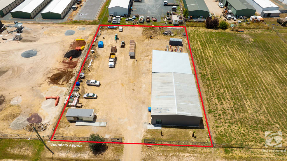 Click to view all images 11 Jarick Way Jindera NSW 2642 - Image 2