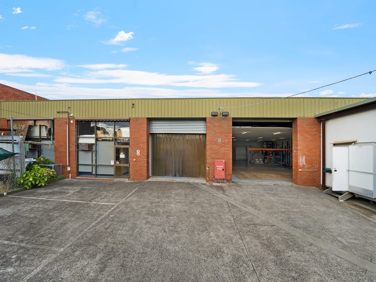 Click to view all images 8 Kembla Street Cheltenham VIC 3192 - Image 1