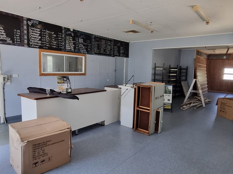 Click to view all images 25 Rutherford St Monto QLD 4630 - Image 2