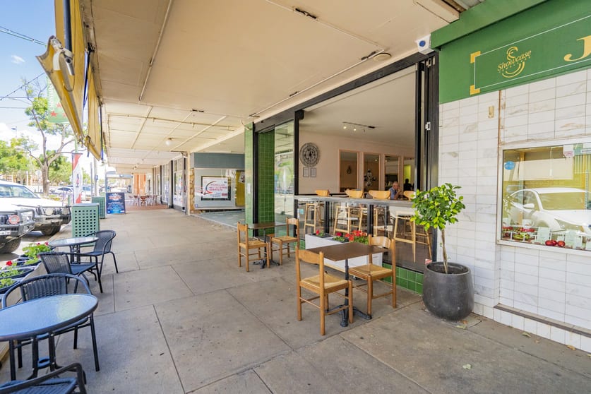 Click to view all images 114 East Street Narrandera NSW 2700 - Image 2