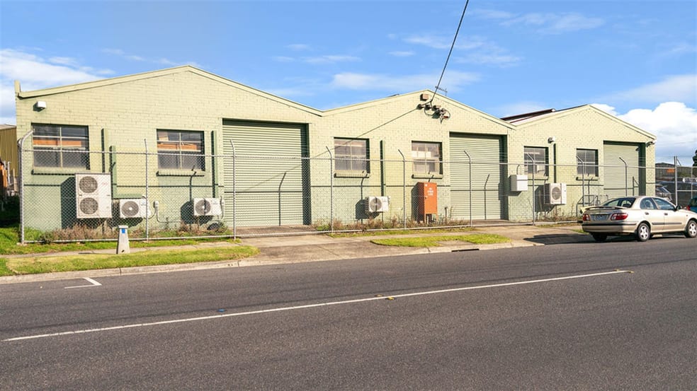 Click to view all images 40 Barry Street Bayswater VIC 3153 - Image 2