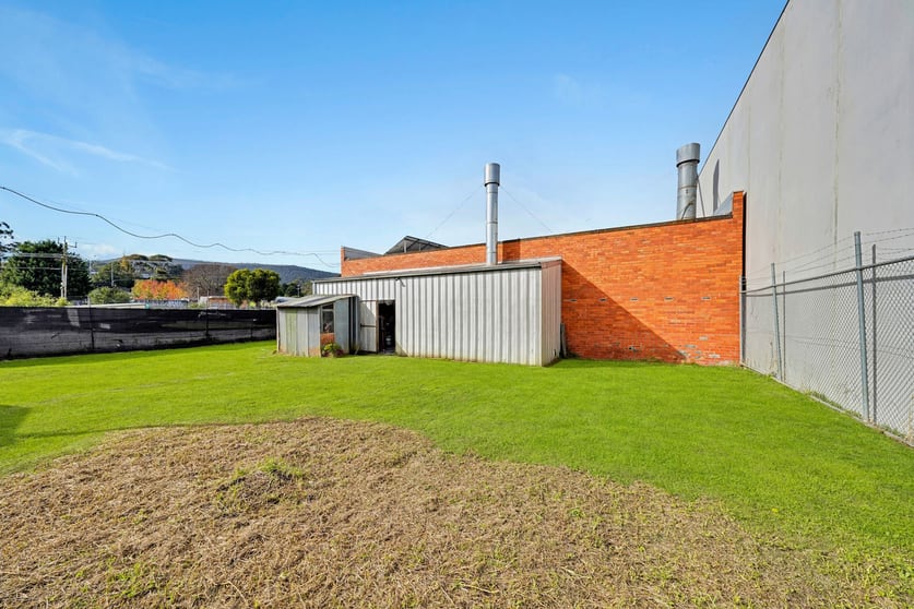 Click to view all images 10 Gifford Avenue Ferntree Gully VIC 3156 - Image 3