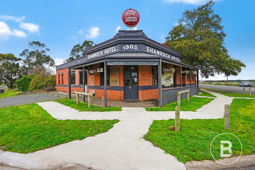 Click to view all images 2775 Old Melbourne Road Dunnstown VIC 3352 - Image 2