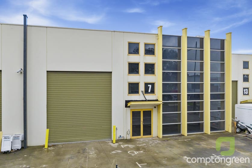 Click to view all images 7 West Crt Derrimut VIC 3026 - Image 1