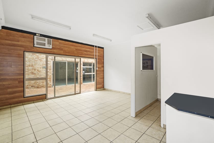 2/33 Zunker Street Burnett Heads QLD 4670 - Image 3