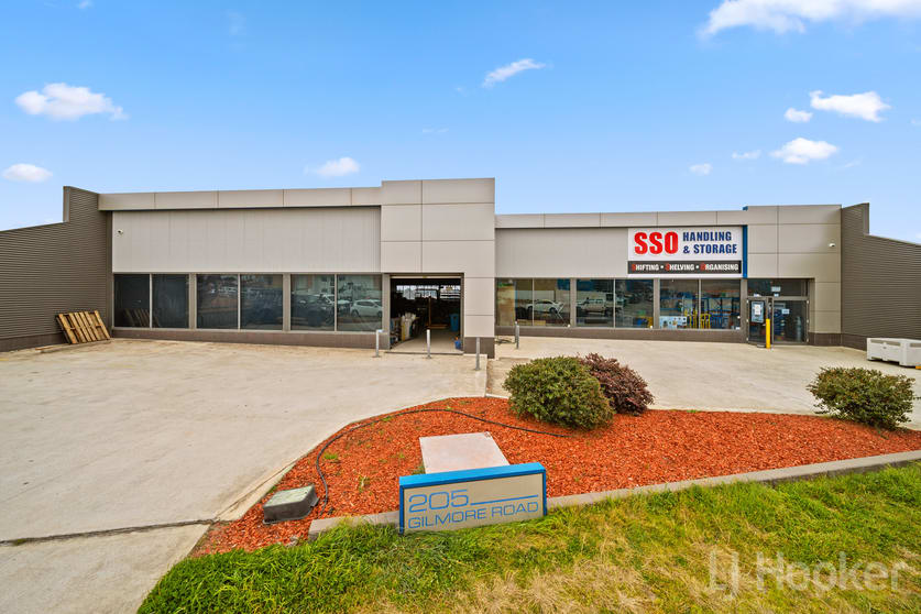 Click to view all images 205 Gilmore Road Queanbeyan West NSW 2620 - Image 2