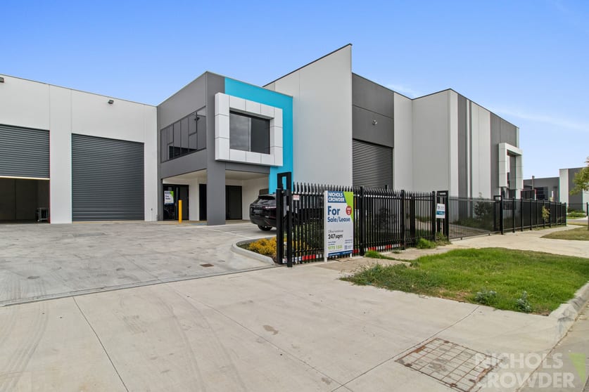 Click to view all images 1/4 Hampden Road Cranbourne West VIC 3977 - Image 1