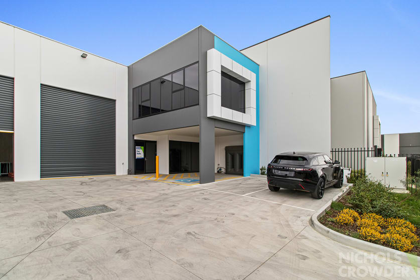 Click to view all images 1/4 Hampden Road Cranbourne West VIC 3977 - Image 2