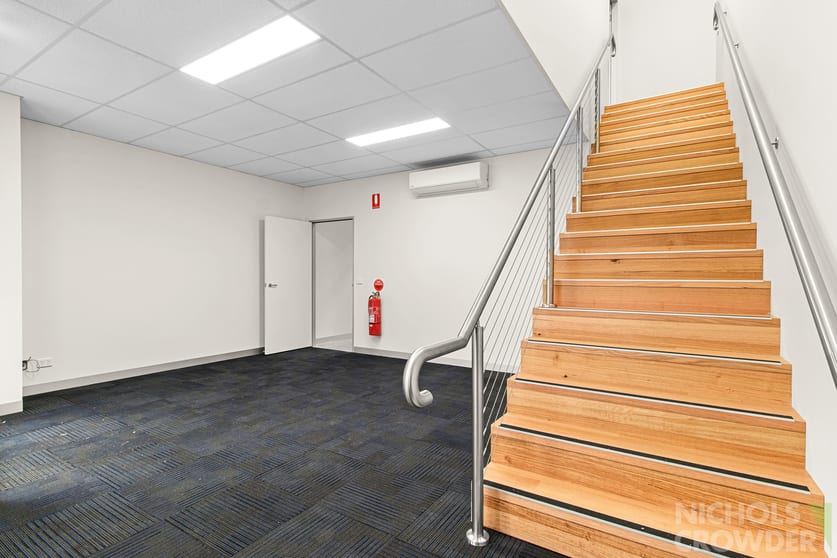 Click to view all images 1/4 Hampden Road Cranbourne West VIC 3977 - Image 3