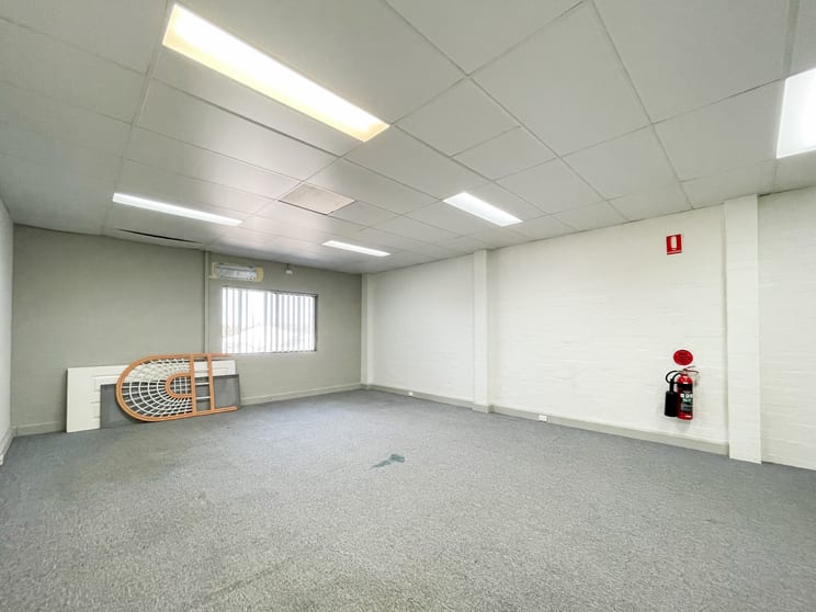 Click to view all images 4/10 Beverley Avenue Warilla NSW 2528 - Image 3