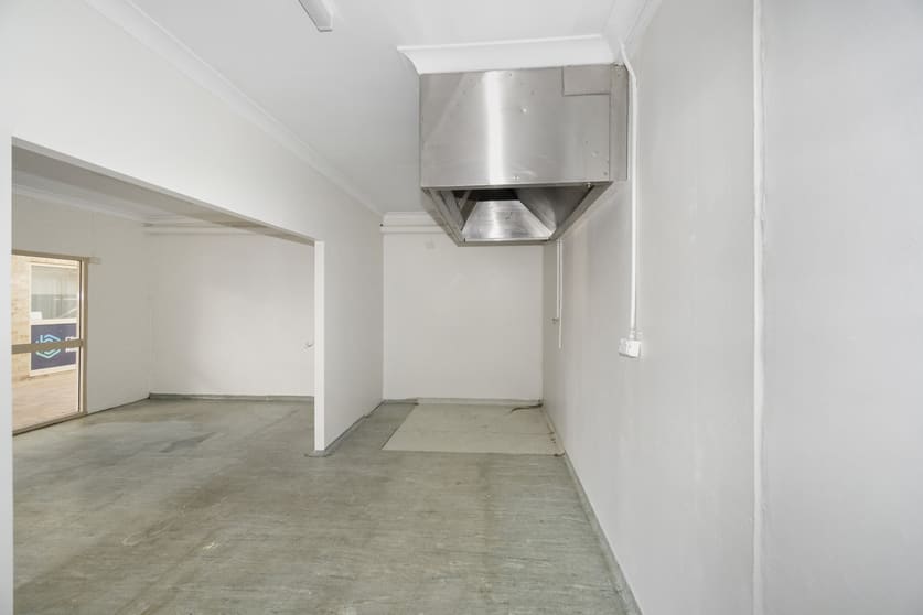 Click to view all images 7/33 Zunker Street Burnett Heads QLD 4670 - Image 3