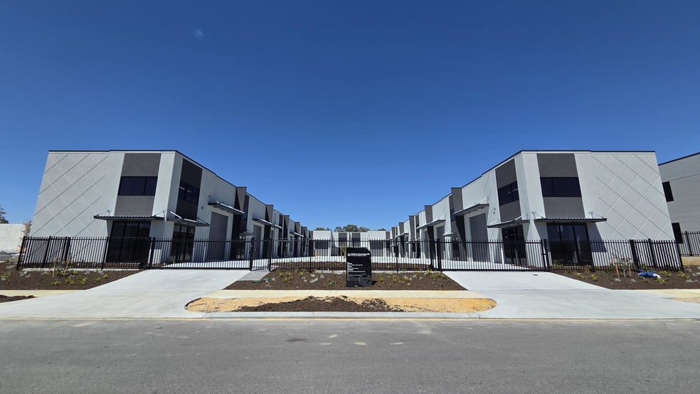 30 Deviation Way Neerabup WA 6031 - Image 2