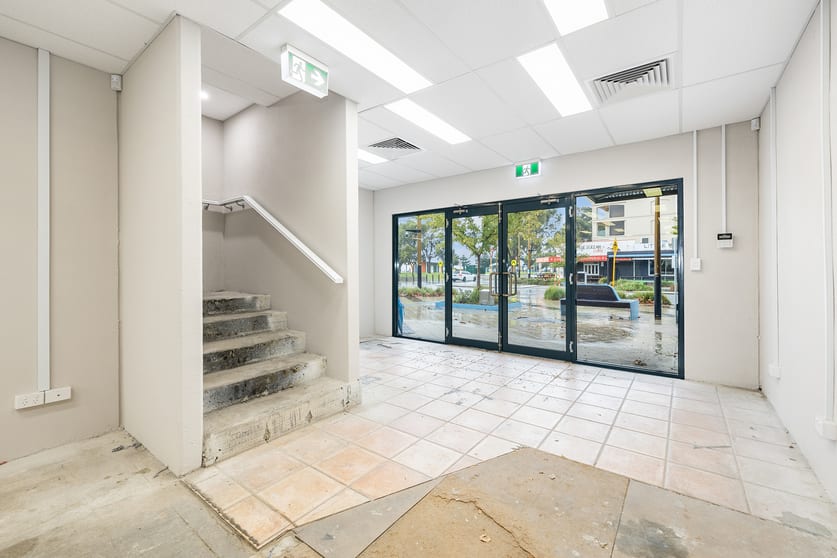 Click to view all images 2/9 Railway Terrace Rockingham WA 6168 - Image 3