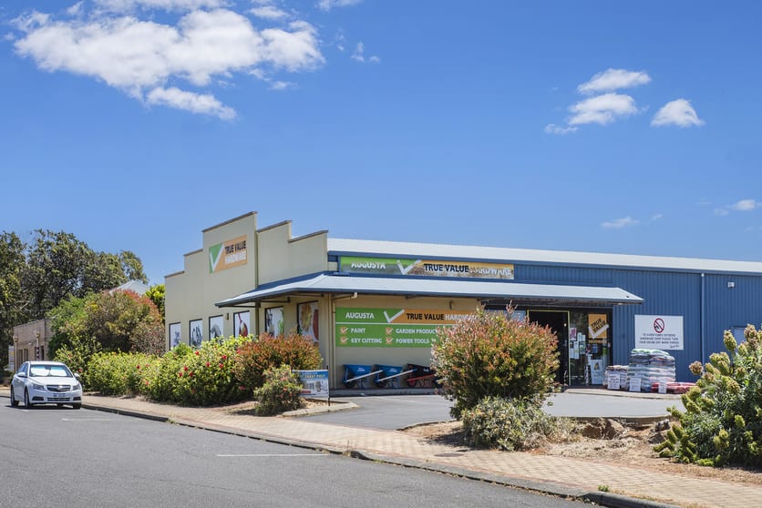Click to view all images 37 Allnut Terrace Augusta WA 6290 - Image 2