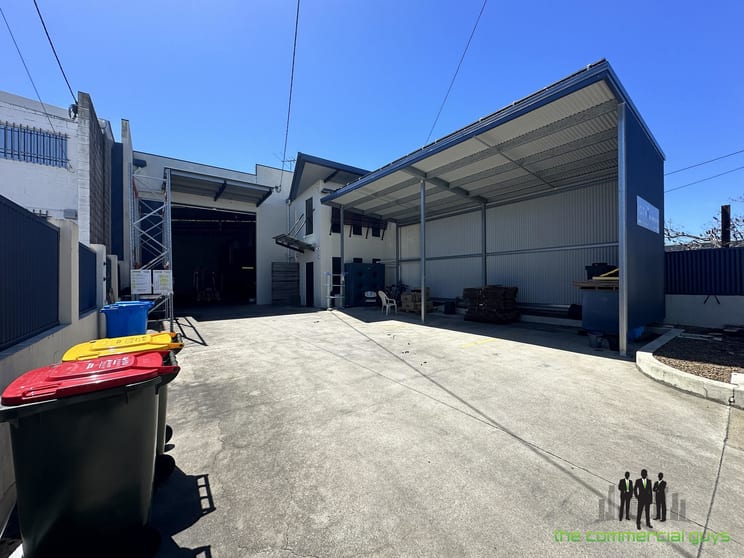 Click to view all images 8 Storie Street Clontarf QLD 4019 - Image 3