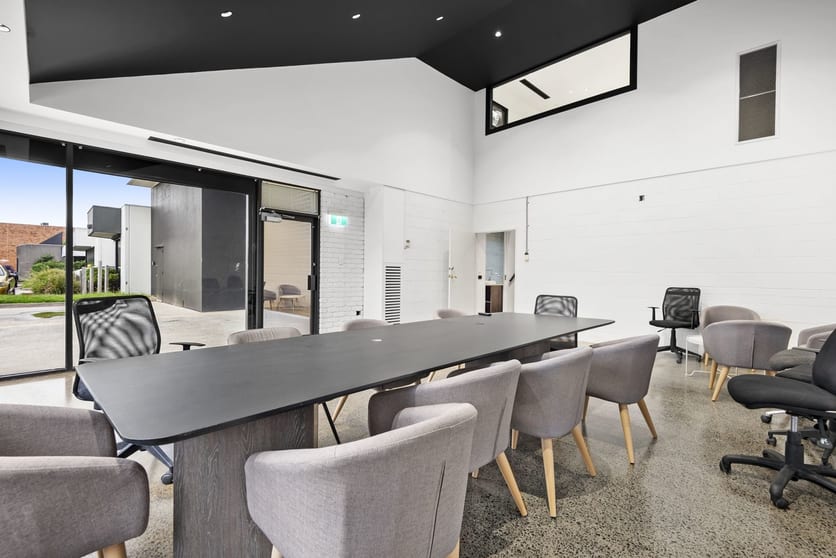 Click to view all images 21 Jarrah Drive Braeside VIC 3195 - Image 2