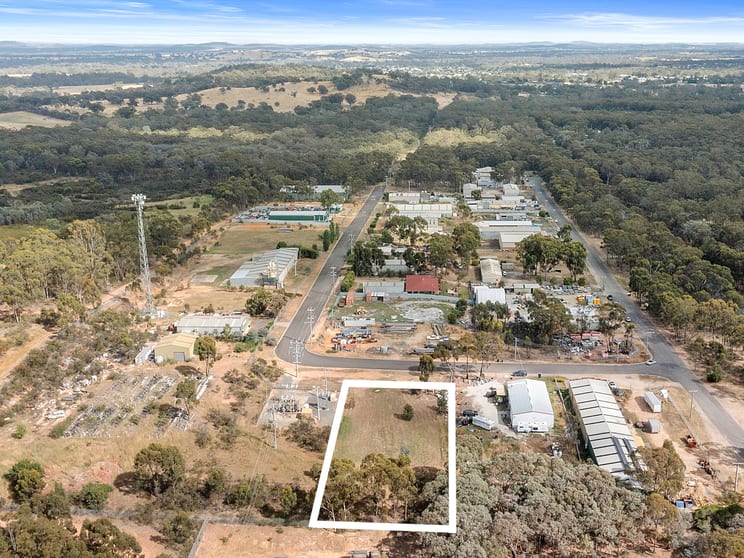 Click to view all images 6 PEARCE STREET Seymour VIC 3660 - Image 3